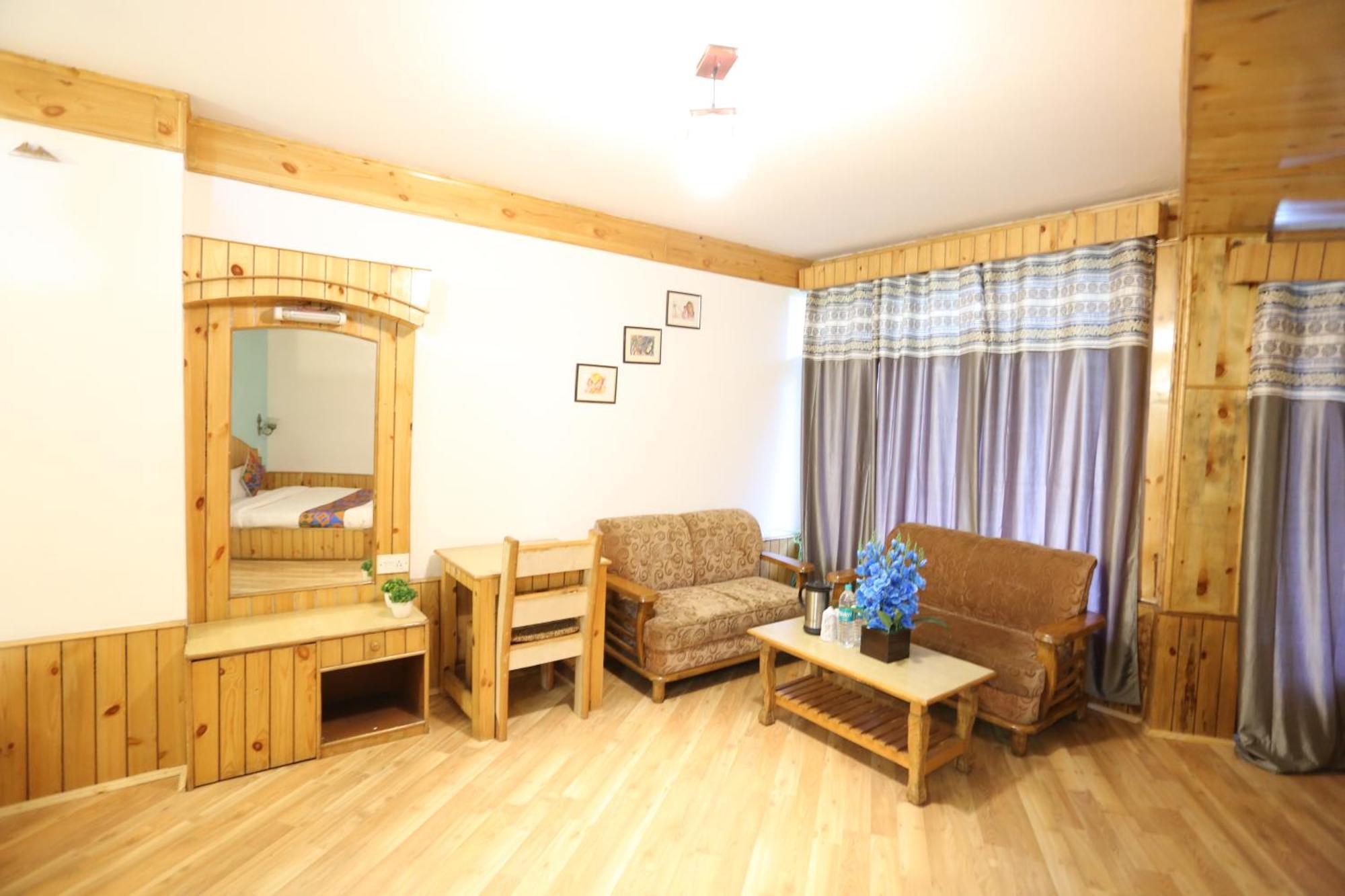 Hotel Surbhi Vashist Luaran gambar