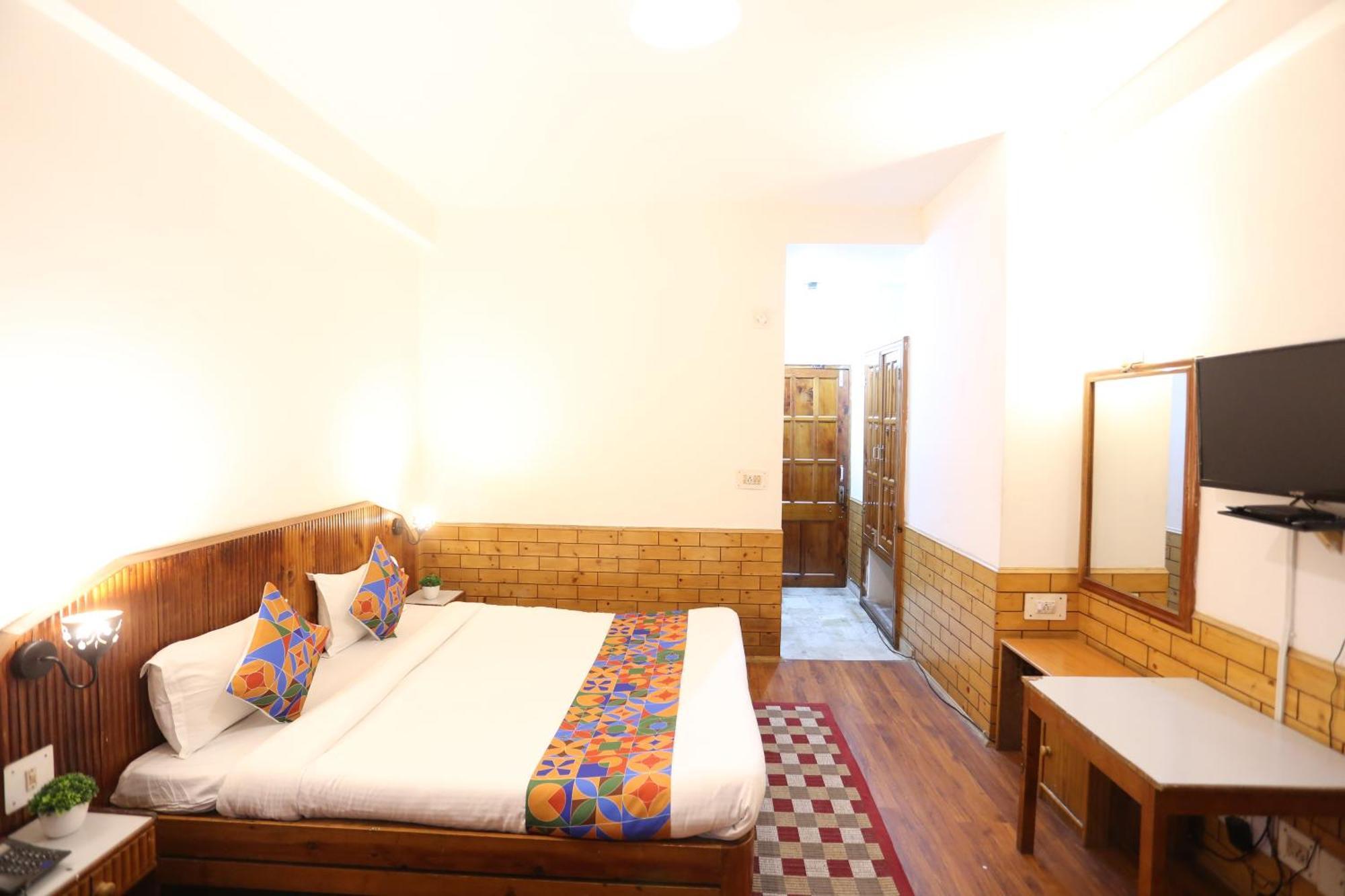 Hotel Surbhi Vashist Luaran gambar